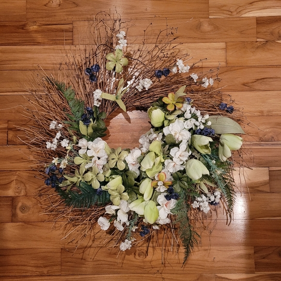 Beautiful Spring Wreath - Picture 1 of 3